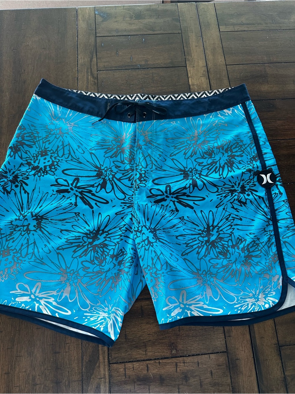 Hurley Men's Blue Floral 17” Boardshorts Size 36